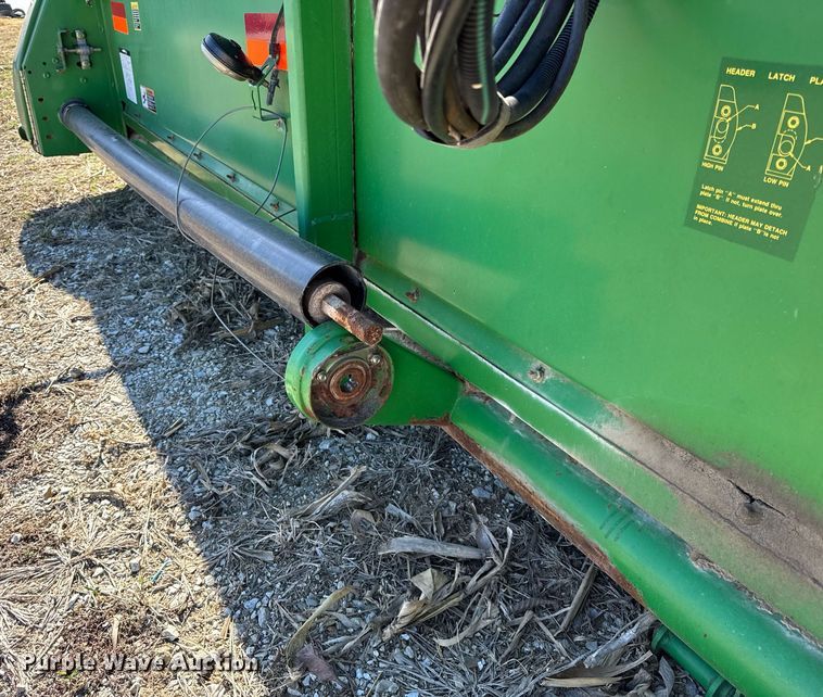 image for item DU3371 2006 John Deere 630F flex head