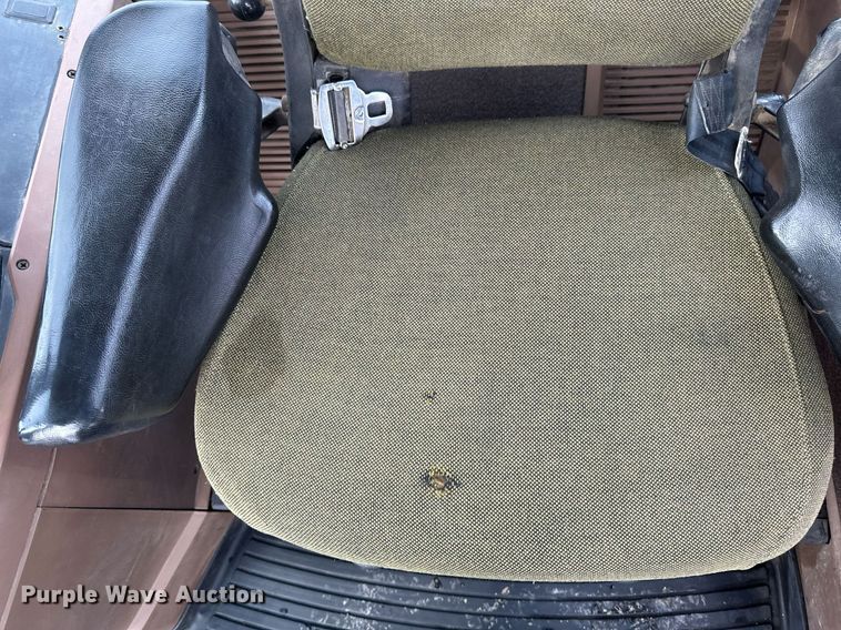 image for item DV0643 1996 John Deere 7400 MFWD tractor