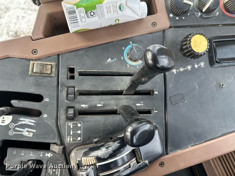 image for item DV0643 1996 John Deere 7400 MFWD tractor