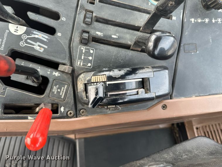 image for item DV0643 1996 John Deere 7400 MFWD tractor