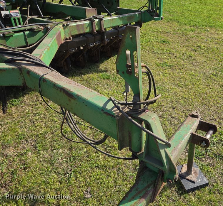 image for item DV1340 John Deere 1560 no-till grain drill
