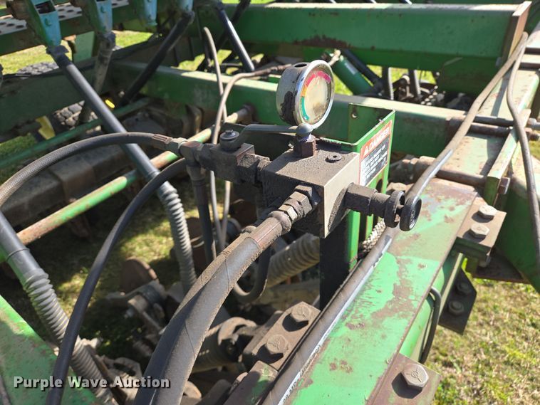 image for item DV1340 John Deere 1560 no-till grain drill