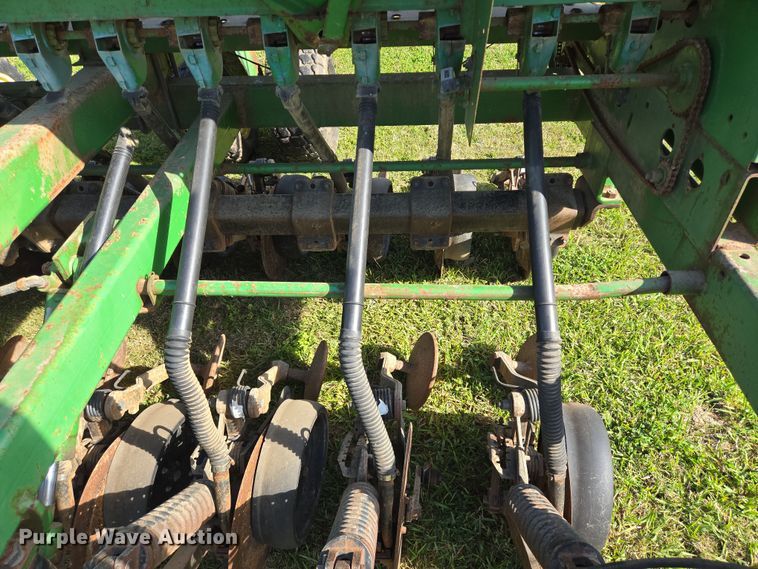 image for item DV1340 John Deere 1560 no-till grain drill