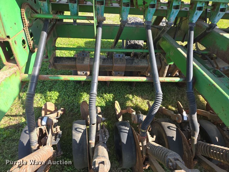 image for item DV1340 John Deere 1560 no-till grain drill