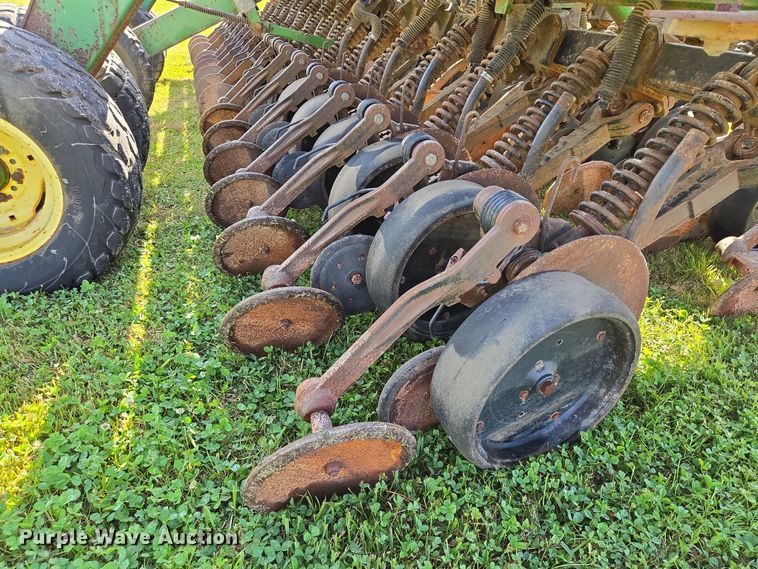 image for item DV1340 John Deere 1560 no-till grain drill