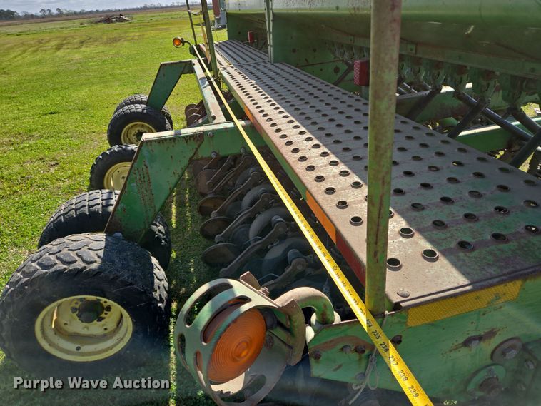 image for item DV1340 John Deere 1560 no-till grain drill