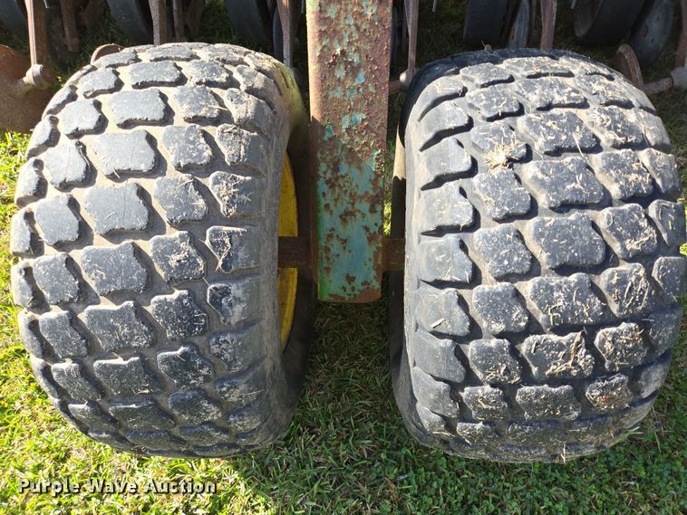 image for item DV1340 John Deere 1560 no-till grain drill