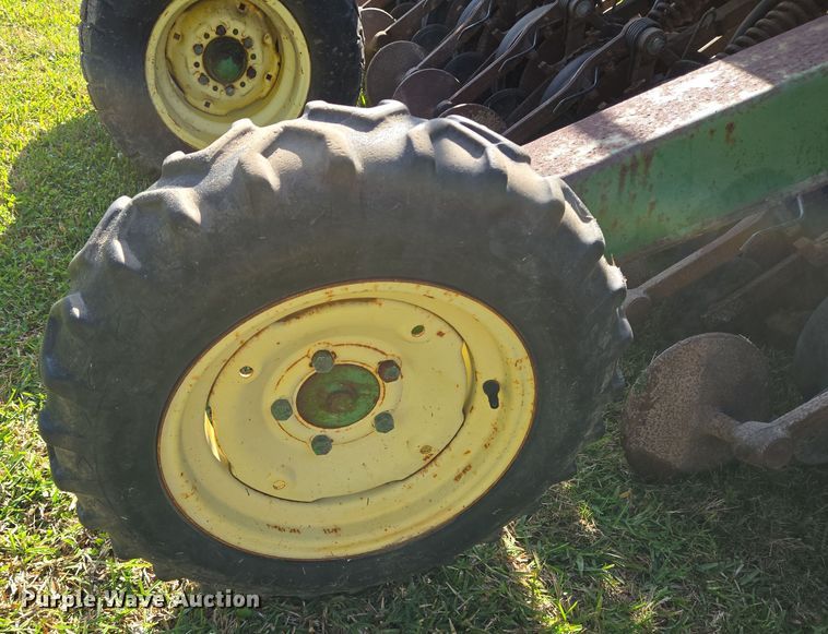 image for item DV1340 John Deere 1560 no-till grain drill