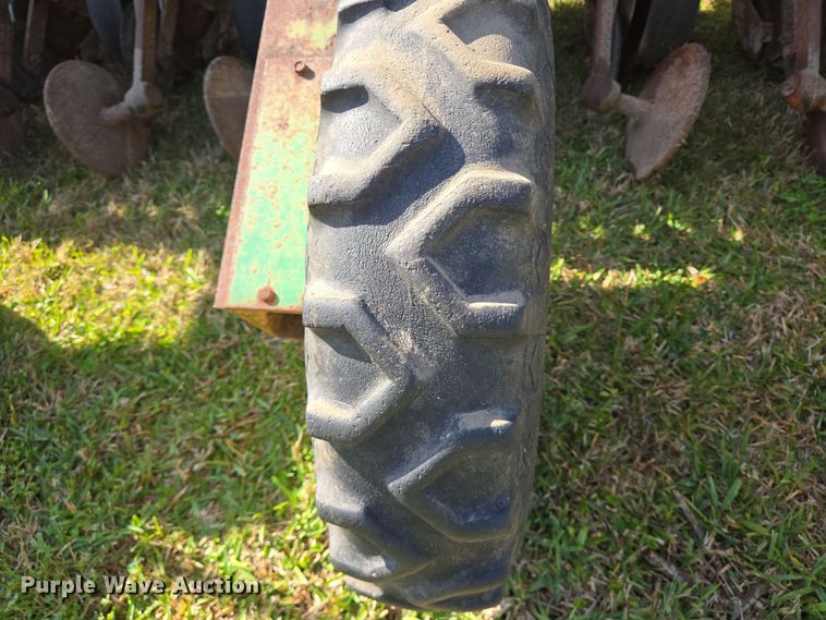 image for item DV1340 John Deere 1560 no-till grain drill