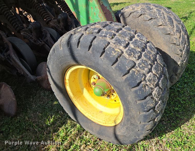 image for item DV1340 John Deere 1560 no-till grain drill