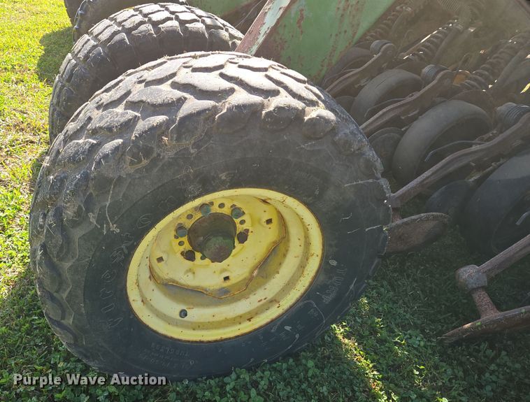 image for item DV1340 John Deere 1560 no-till grain drill