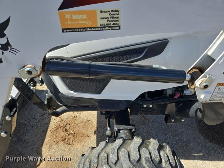 image for item DV1343 2021 Bobcat CT2040 MFWD tractor