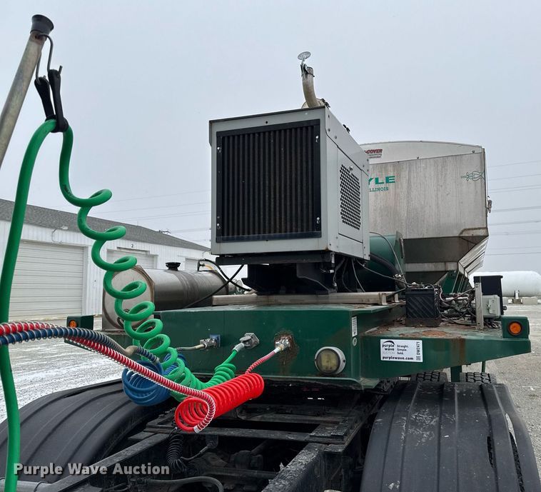 image for item DW2471 2013 Behnke Enterprises fertilizer tender trailer