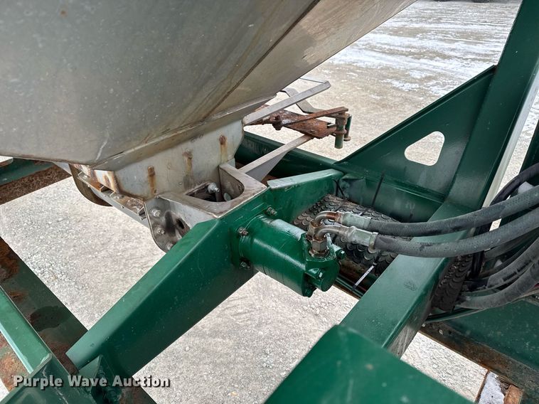 image for item DW2471 2013 Behnke Enterprises fertilizer tender trailer
