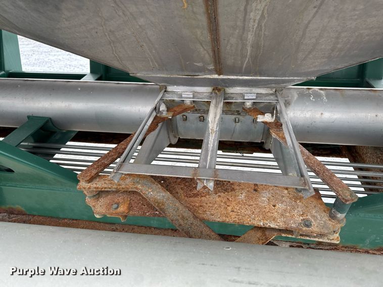 image for item DW2471 2013 Behnke Enterprises fertilizer tender trailer