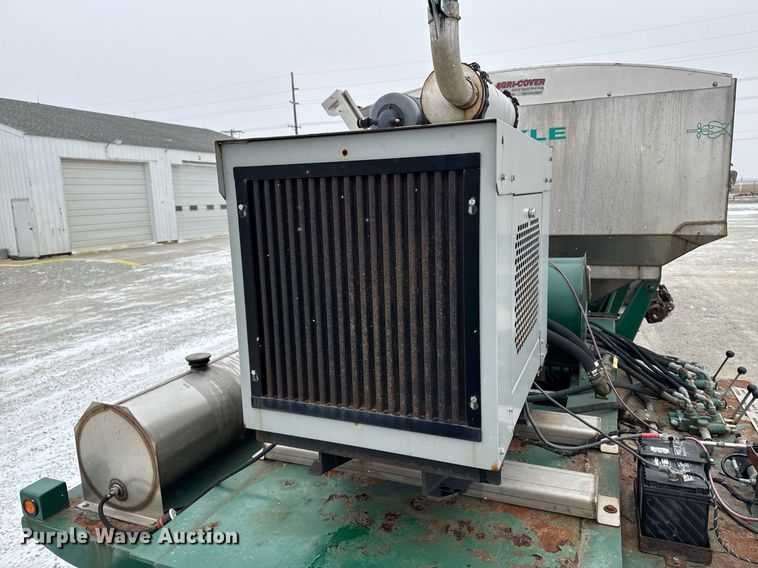 image for item DW2471 2013 Behnke Enterprises fertilizer tender trailer