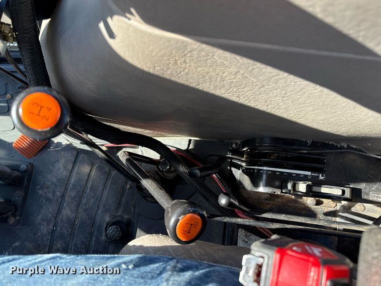 image for item ED4077 2004 Case IH JX95 MFWD tractor