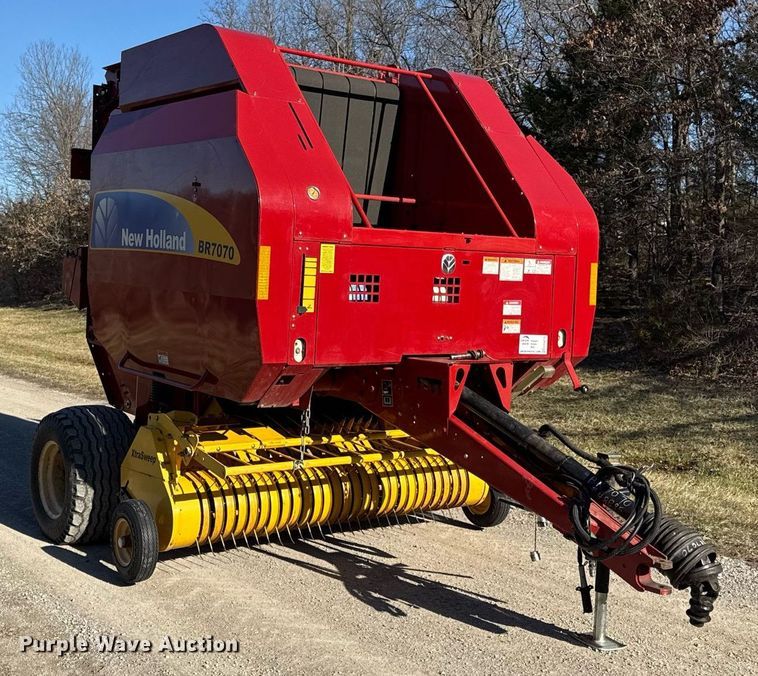 image for item ED4078 2011 New Holland BR7070 round baler