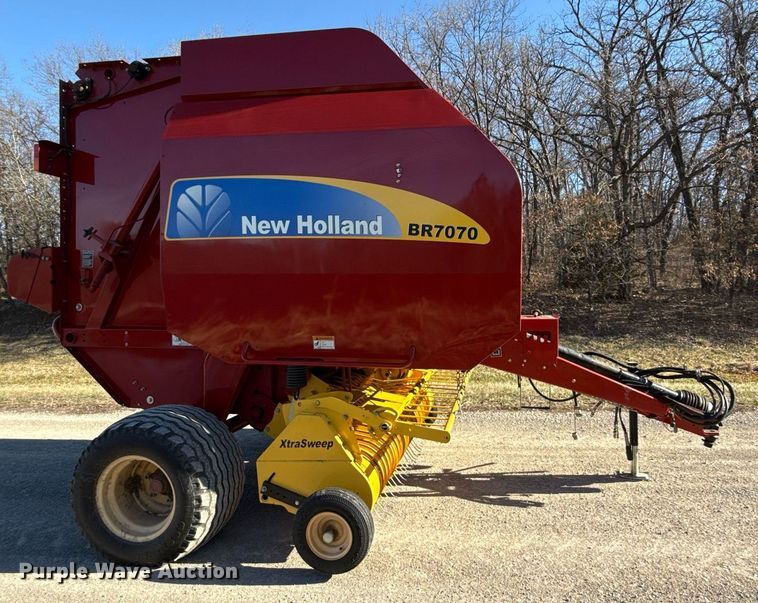 image for item ED4078 2011 New Holland BR7070 round baler