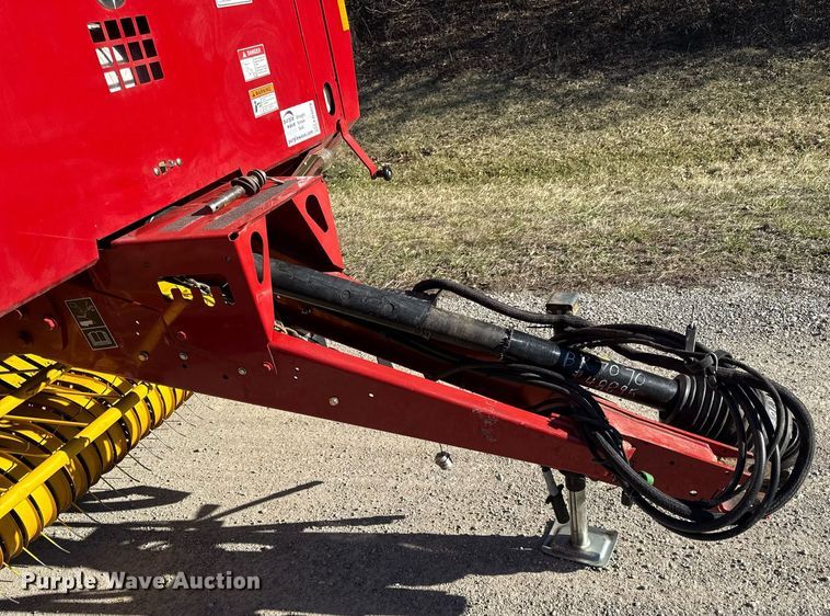 image for item ED4078 2011 New Holland BR7070 round baler