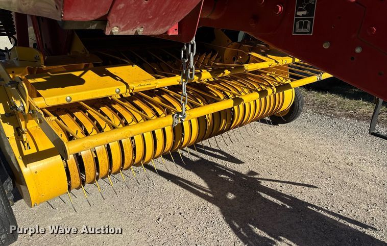 image for item ED4078 2011 New Holland BR7070 round baler