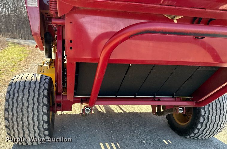 image for item ED4078 2011 New Holland BR7070 round baler