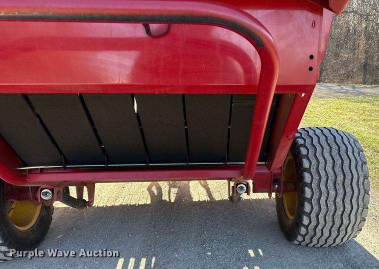 image for item ED4078 2011 New Holland BR7070 round baler