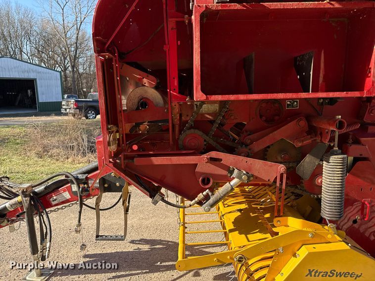 image for item ED4078 2011 New Holland BR7070 round baler