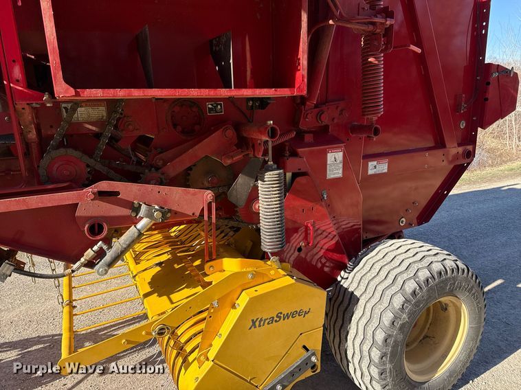 image for item ED4078 2011 New Holland BR7070 round baler