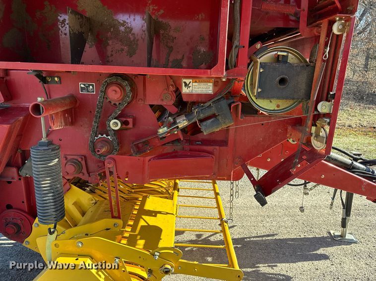 image for item ED4078 2011 New Holland BR7070 round baler