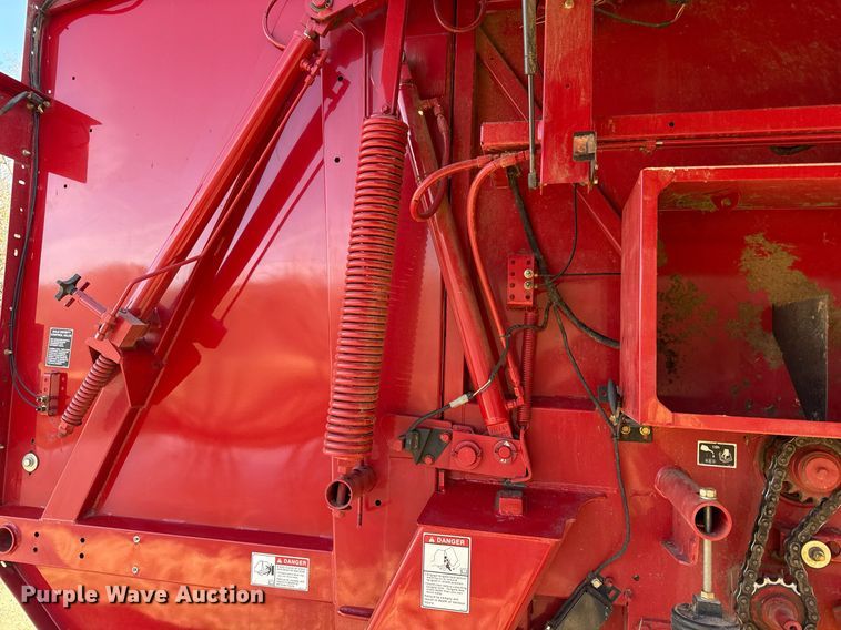 image for item ED4078 2011 New Holland BR7070 round baler