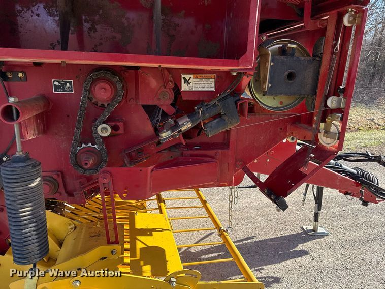 image for item ED4078 2011 New Holland BR7070 round baler