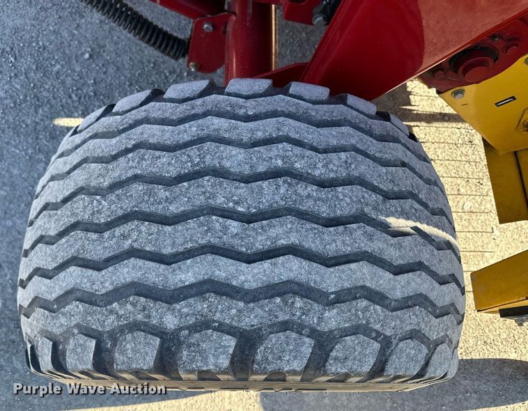 image for item ED4078 2011 New Holland BR7070 round baler