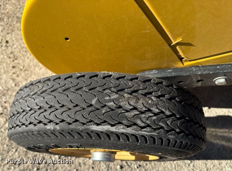 image for item ED4078 2011 New Holland BR7070 round baler