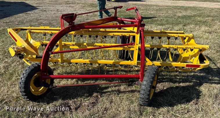 image for item ED4079 2011 New Holland 258 hay rake