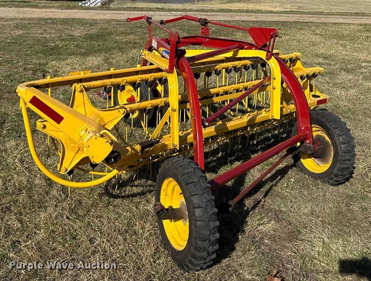 image for item ED4079 2011 New Holland 258 hay rake