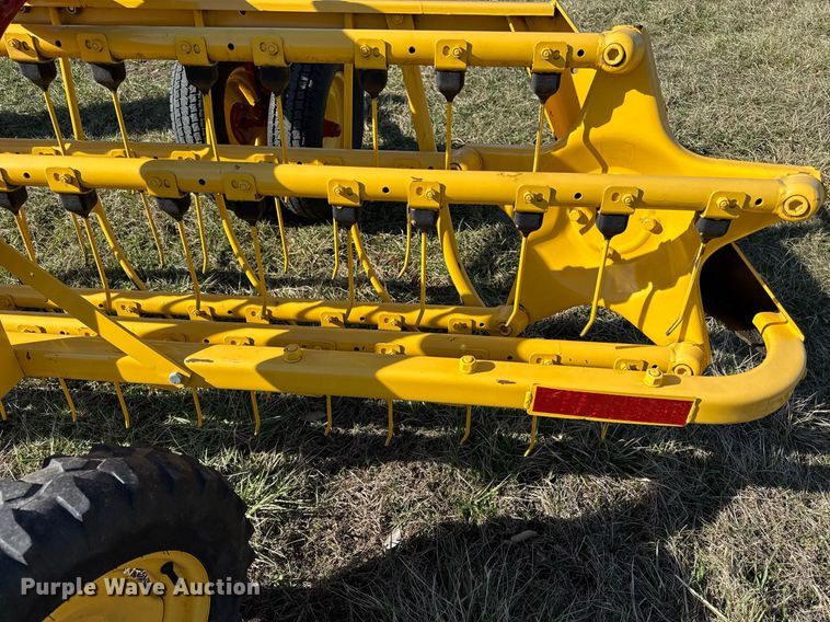 image for item ED4079 2011 New Holland 258 hay rake
