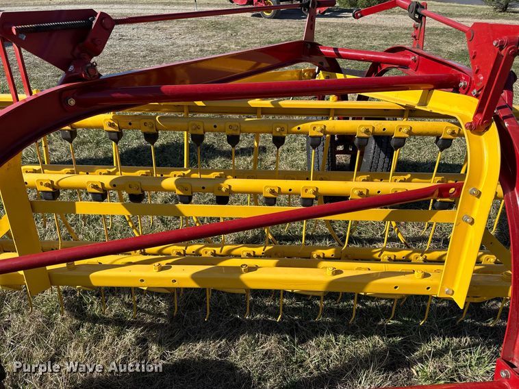image for item ED4079 2011 New Holland 258 hay rake