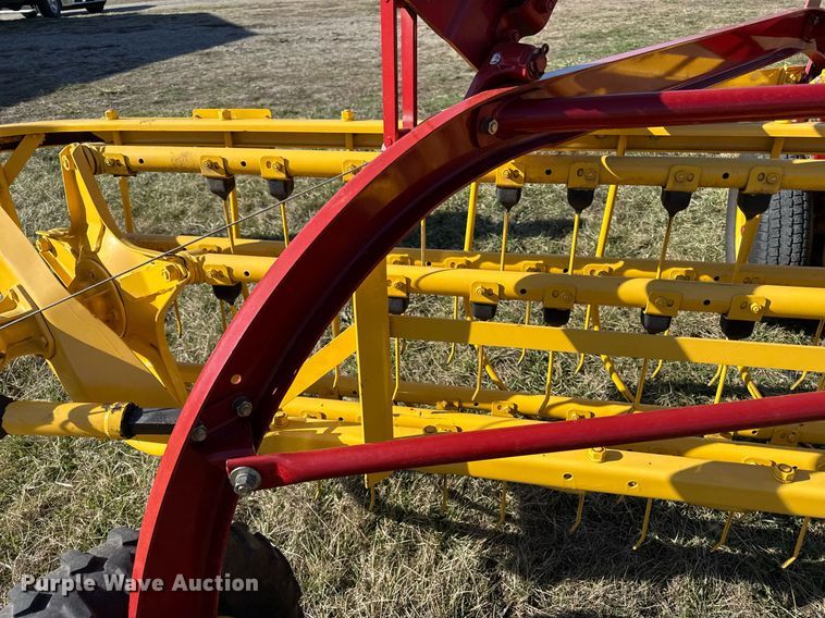 image for item ED4079 2011 New Holland 258 hay rake
