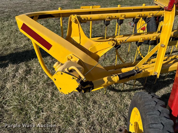image for item ED4079 2011 New Holland 258 hay rake