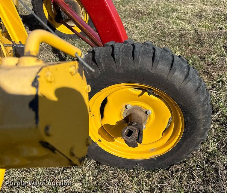 image for item ED4079 2011 New Holland 258 hay rake