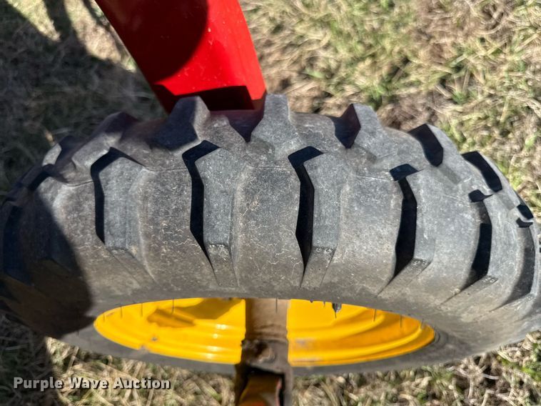 image for item ED4079 2011 New Holland 258 hay rake