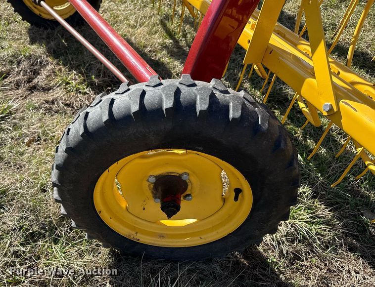 image for item ED4079 2011 New Holland 258 hay rake