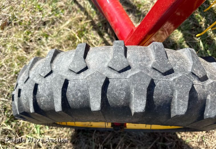 image for item ED4079 2011 New Holland 258 hay rake