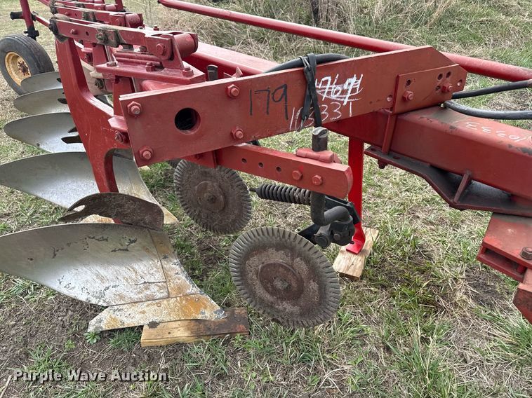 image for item ED4119 Case IH 720 five bottom plow