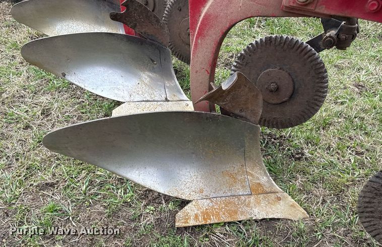 image for item ED4119 Case IH 720 five bottom plow