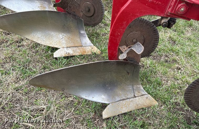 image for item ED4119 Case IH 720 five bottom plow