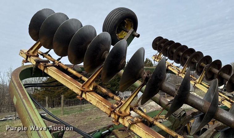 image for item ED4120 John Deere 220 double off-set disk