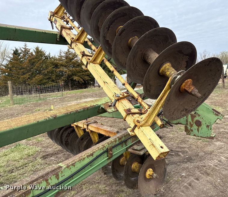 image for item ED4120 John Deere 220 double off-set disk