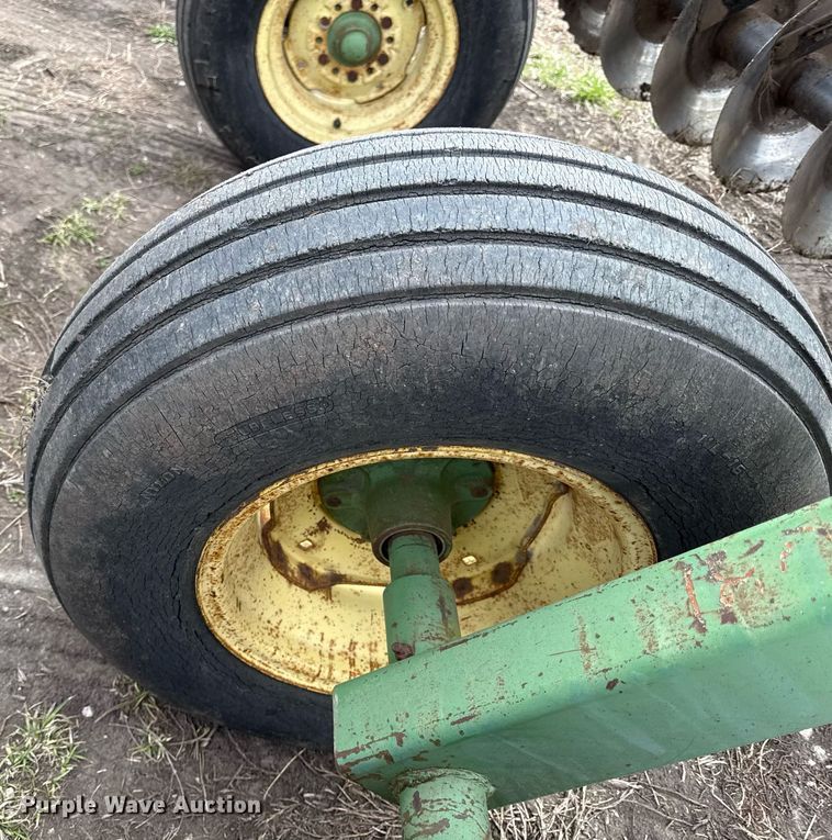 image for item ED4120 John Deere 220 double off-set disk